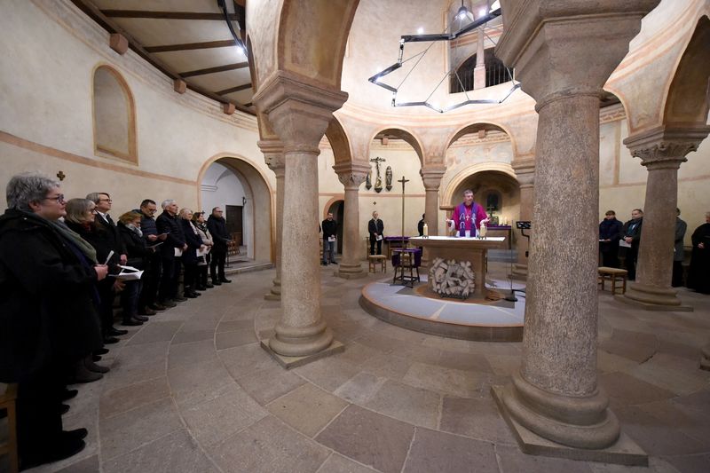 Ein Wortgottesdienst in der Michaelskirche mit Bischof Dr. Michael Gerber bildete den Auftakt des „Aschermittwochs der Künste“.   Foto: Bistum Fulda/Marzena Seidel